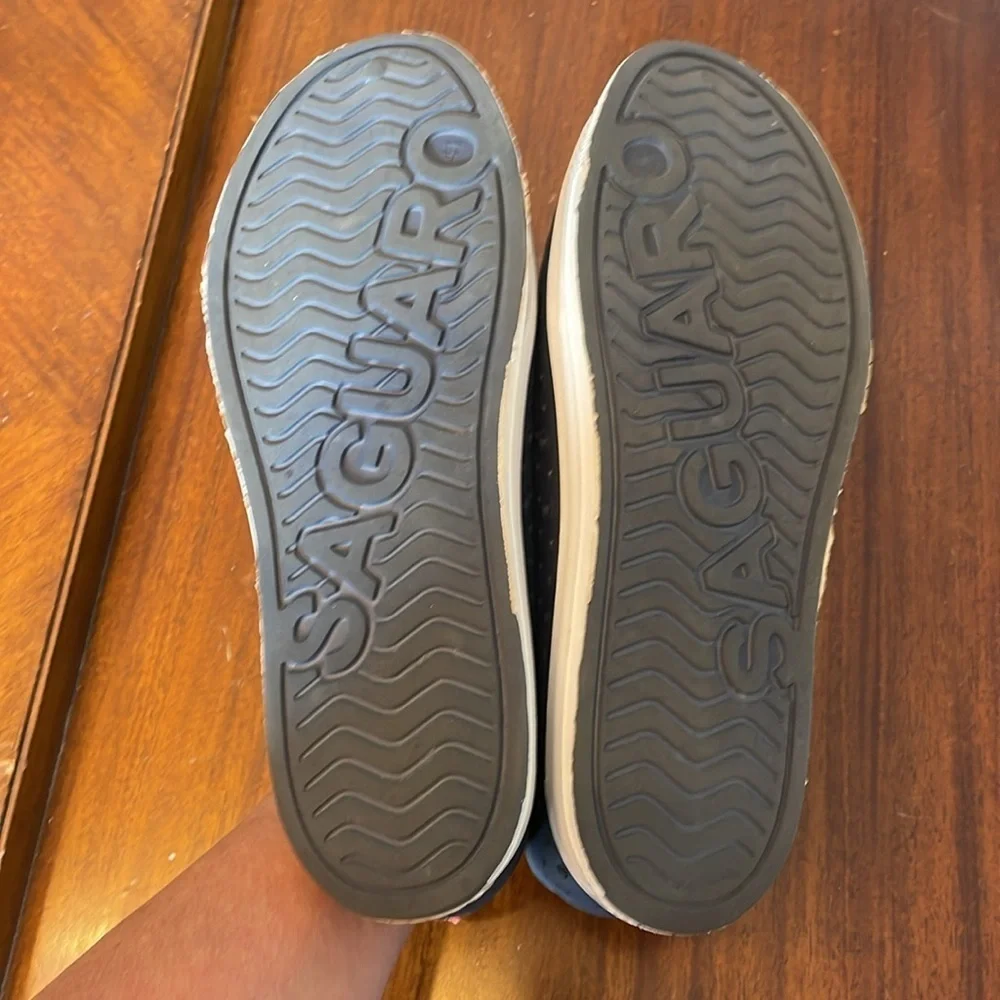🍴 Saguaro navy and white water shoes